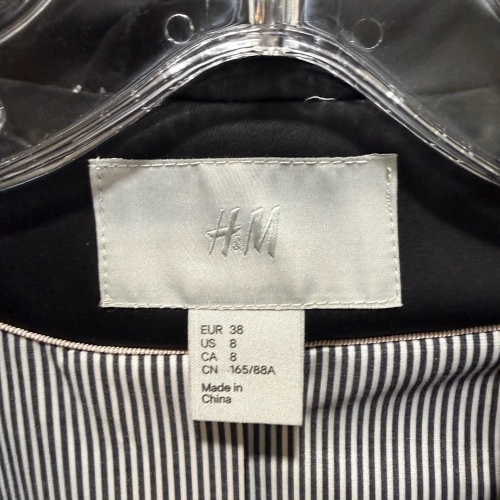 H&M Black Tailored Blazer – Size US 8 - Picture 2 of 5